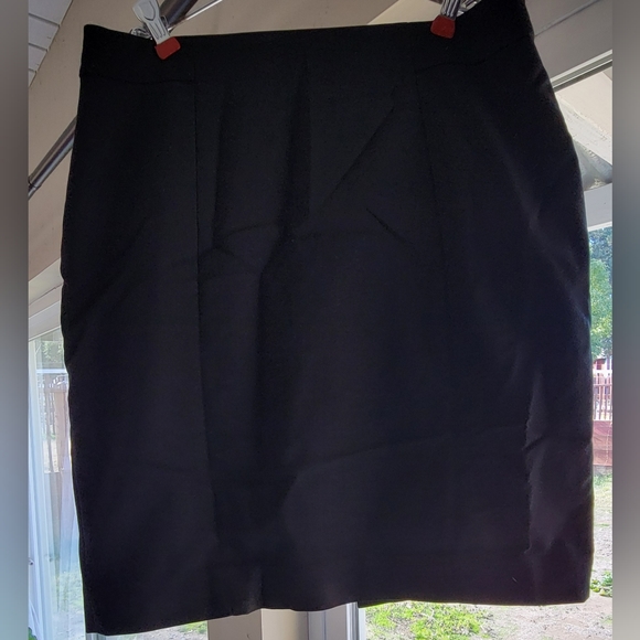 Women's pencil skirt and blouse. Size Med - Picture 2 of 4